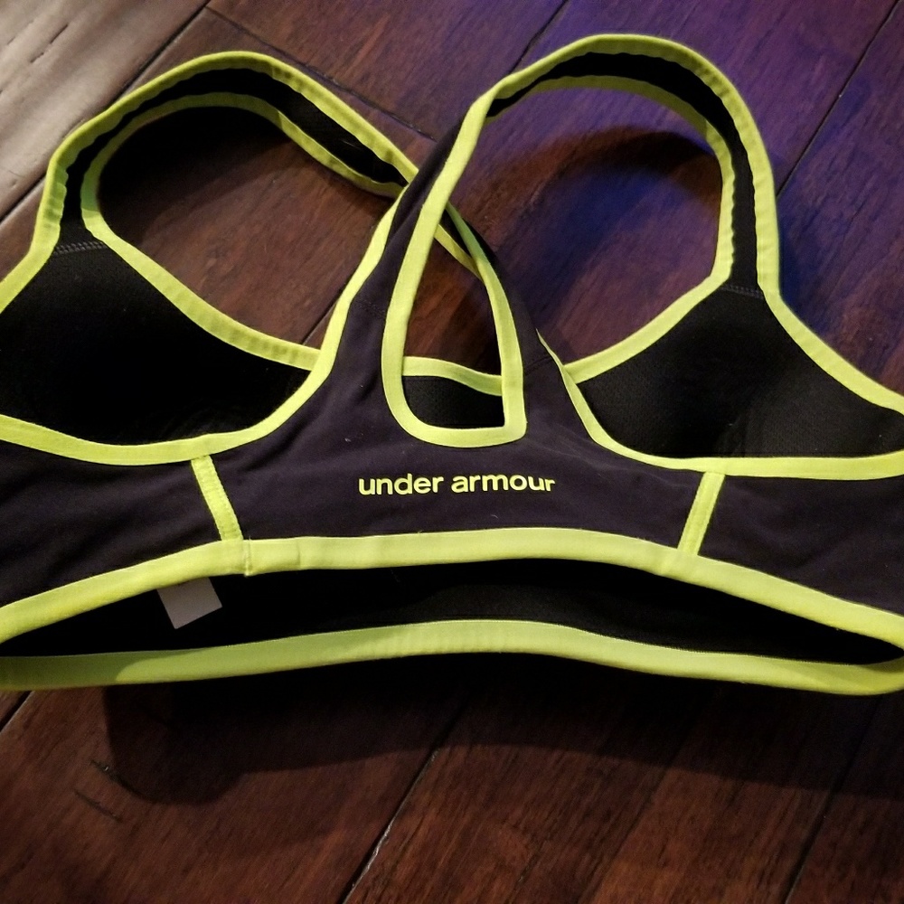 Never worn Undee Armour